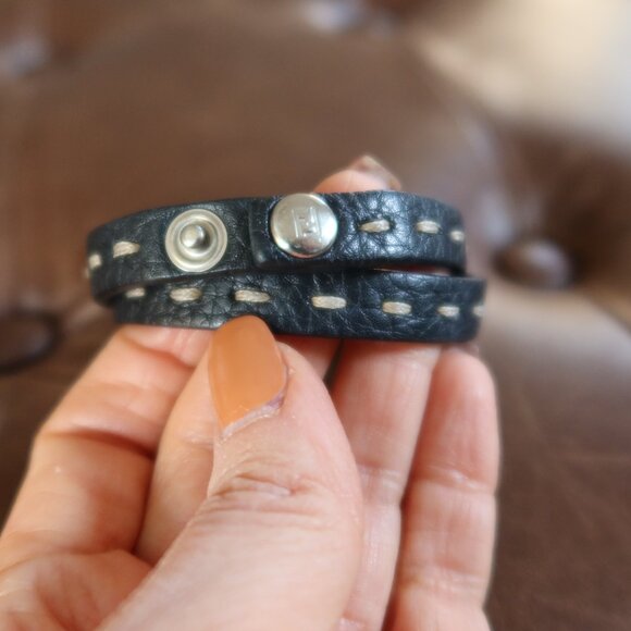 Authentic FENDI Selleria double wrap leather bracelet in black w silver FS stamp - Picture 6 of 9